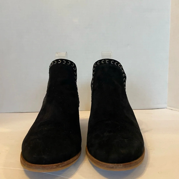 VINCE CAMUTO Black Suede Leather Booties Heel Zip Ankle Boots Studded Size 7 M - Picture 2 of 9